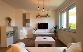 HOCHWERTIGE Ferienwohnung mit 7qm Balkon, Netflix, Kaffeeautomat, RainShower Bad